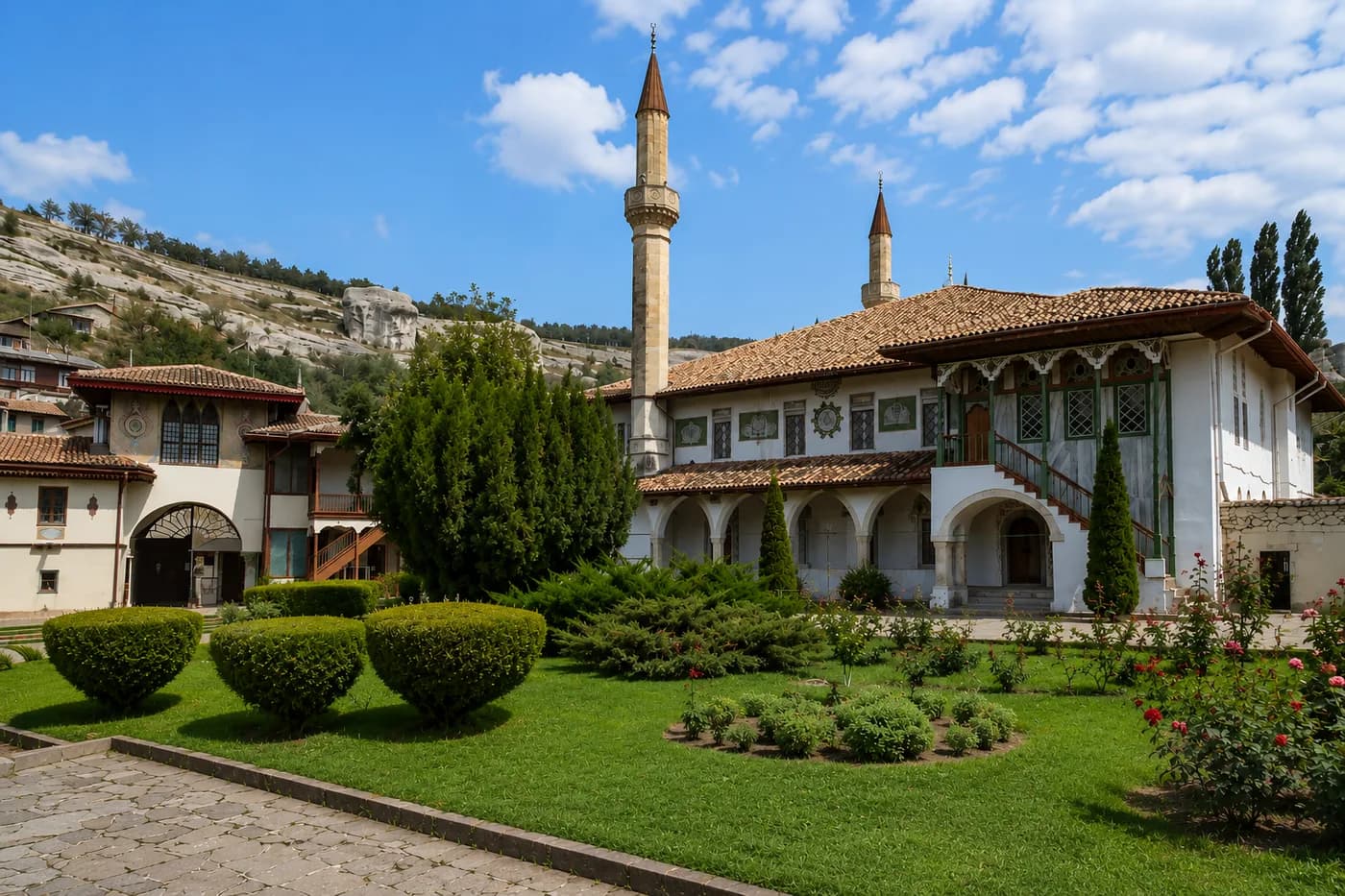Панорама Ханського палацу в Бахчисараї
